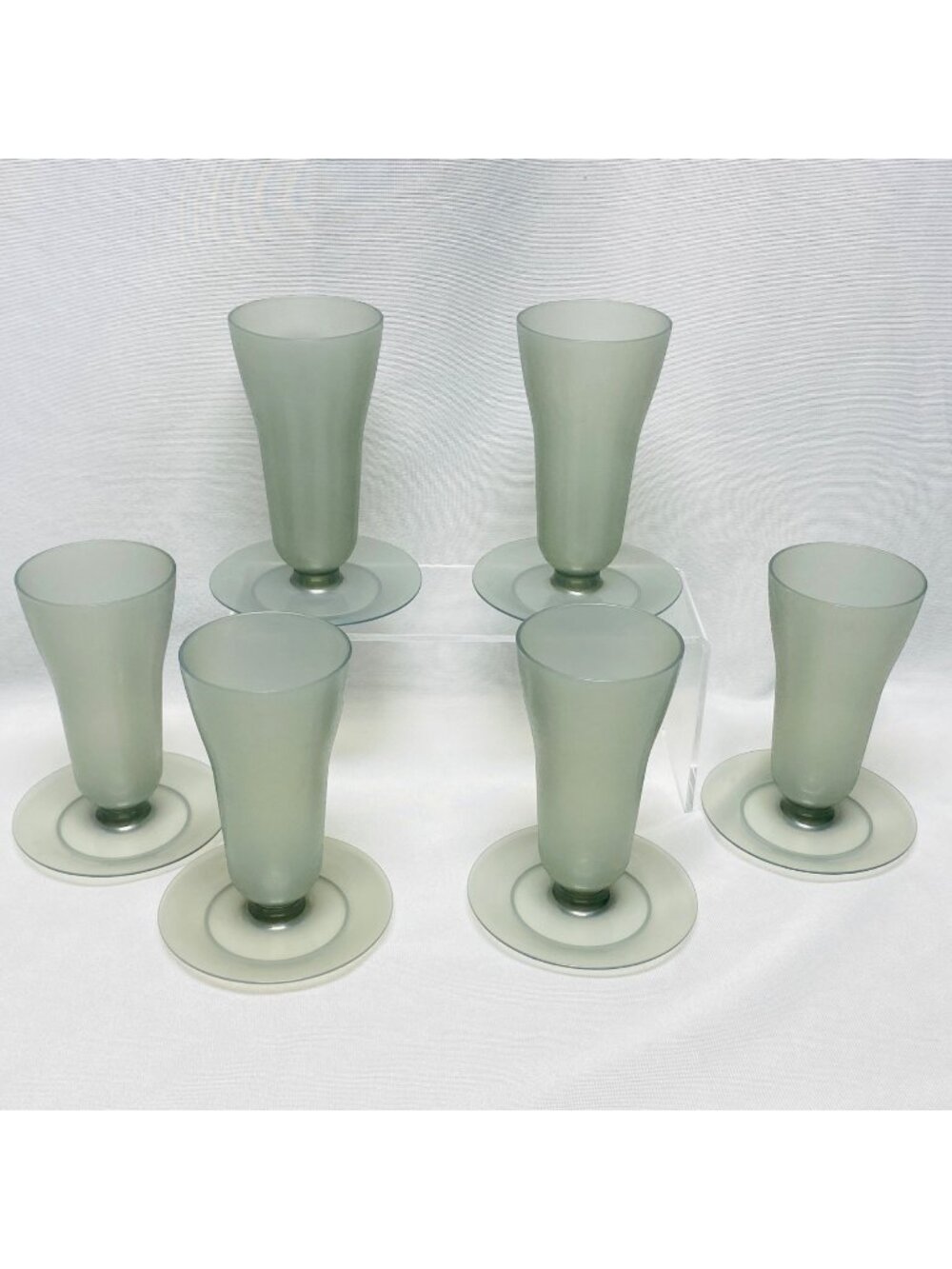 Tupperware 6 Smoke Gray Parfait/Dessert Cups With Matching Bases
